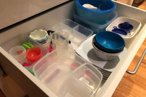 Il Decluttering per eliminare il vecchio e rinnovare la tua cucina Il Decluttering per eliminare il vecchio e rinnovare la tua cucina Prima di rinnovare la cucina è necessario fare un po’ di ordine eliminando qualcosa